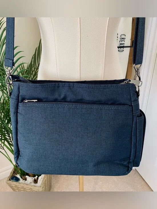 Lug Shimmy Navy Quilted Crossbody Bag - Picture 4 of 16